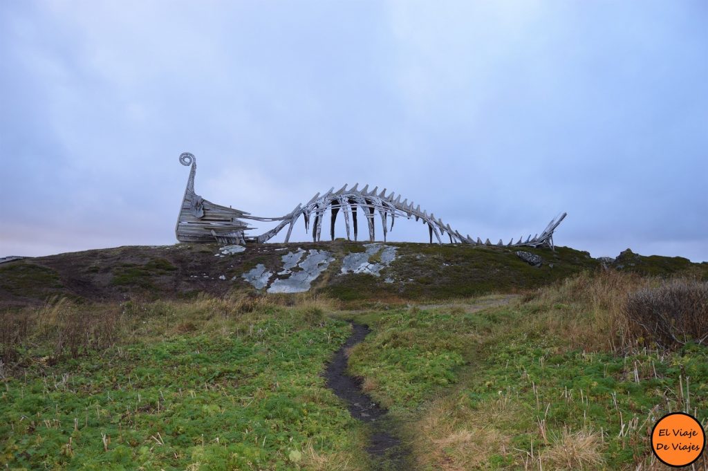 Escultura de Drakkar en Vardø