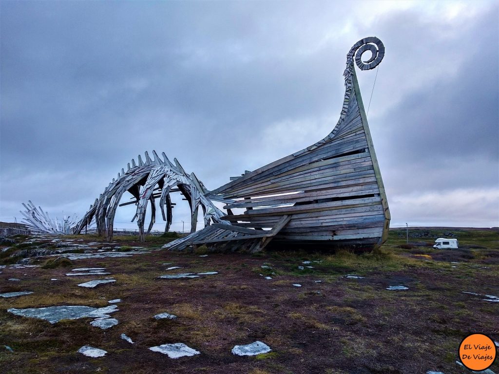Escultura de Drakkar en Vardø