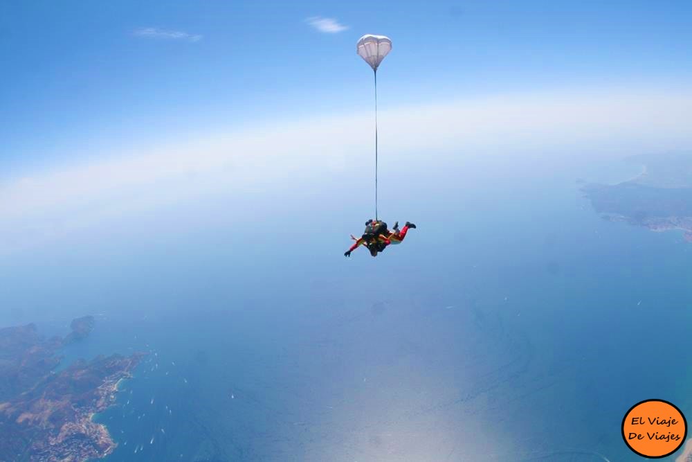 Autocaravana vida nómada salto paracaídas